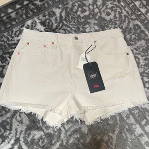 Levi’s Women’s 501 beige High Rise shorts NWT 34